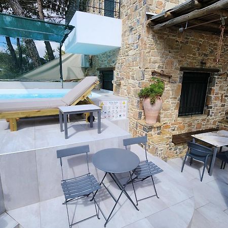 Villa Lato - Villa With Private Pool And Yard Anatolí Exteriör bild
