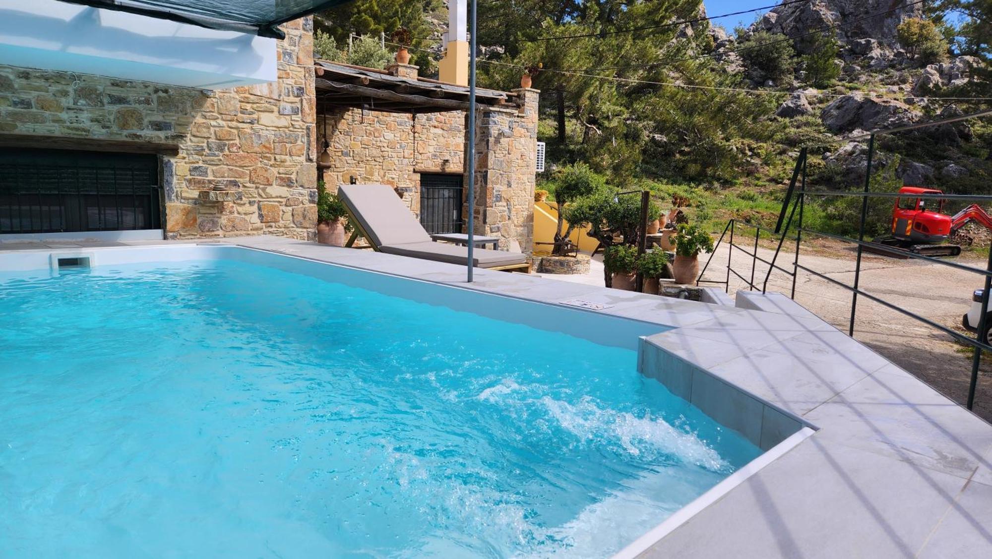 Villa Lato - Villa With Private Pool And Yard Anatolí Exteriör bild